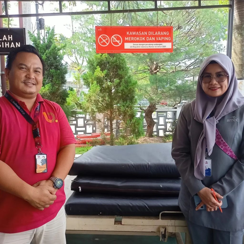 Rumah Singgah Rotte Menerima Bantuan 3 Unit Brankar dari RS SMEC Pekanbaru