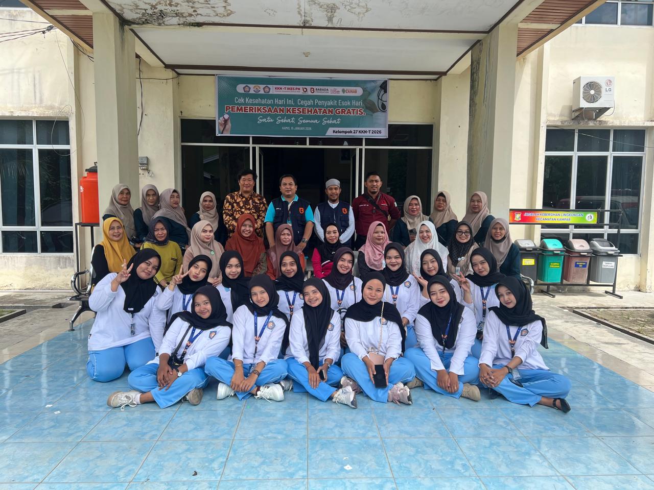 Babada Foundation dan Mahasiswa KKN IKES Payung Negeri Gelar Pemeriksaan Kesehatan Gratis - Babada Foundation bersama KKN IKES Payung Negeri menggelar pemeriksaan kesehatan gratis bagi ibu hamil, lansia, dan anak-anak di Air Tiris.